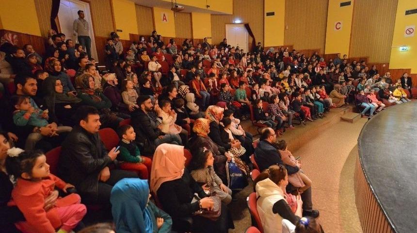 Yıldırımlı &Ccedil;ocuklar &lsquo;kuklacı&rsquo; İle Eğlendi