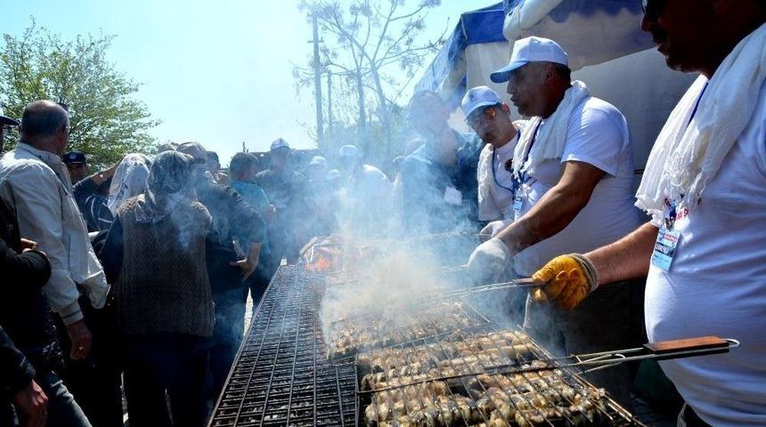 3. Ser&ccedil;in Yılanbalığı Şenliği Renkli G&ouml;r&uuml;nt&uuml;lere Sahne Oldu