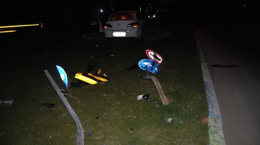 Otomobil Virajı Alamadı