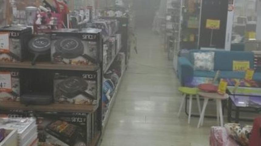 Marmaris&rsquo;te Avm Yangını Korkuttu