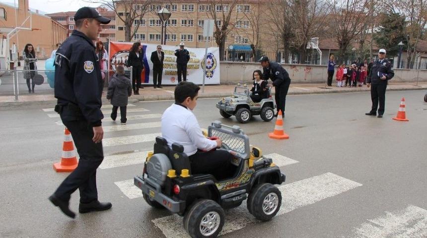 Polisten Okulda Eğitim, Sokakta Uygulama
