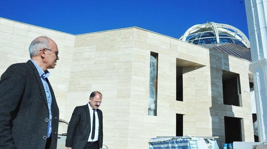 &Ccedil;alışkan: &ldquo;ahmet Yesevi Camisi T&uuml;rkiye&rsquo;de &Ouml;rnek Bir Yapı Olacak&rdquo;