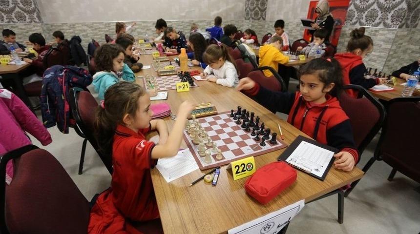 Satran&ccedil; Turnuvasında &Ouml;d&uuml;ller Sahiplerini Buldu