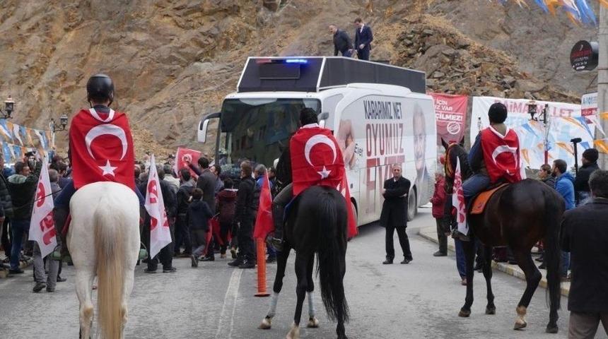 Derik Kaymakamı Safit&uuml;rk&rsquo;&uuml;n Katlini Planlayanların Yakalandığını Şehit Kaymakamın Babaocağı &Ccedil;aykara&rsquo;da A&ccedil;ıkladı