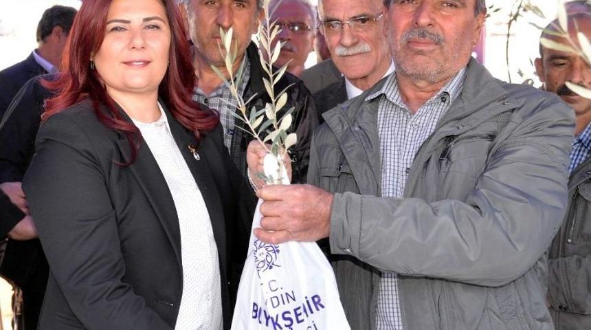 &Ouml;zlem &Ccedil;er&ccedil;ioğlu &Uuml;reticiye Destek Olmaya Devam Ediyor