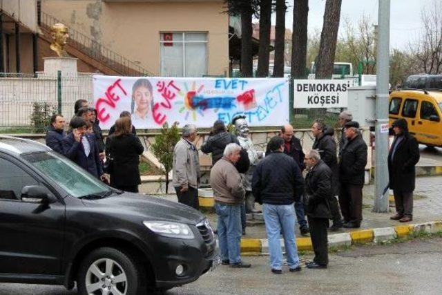 Chp'nin 'hayır' Afişinin Tahrip Edilmesi Güvenlik Kamerasında