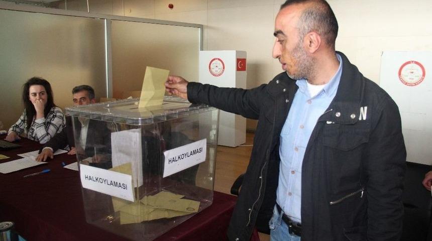 Elazığ Havalimanında Referandum Oylaması Başladı