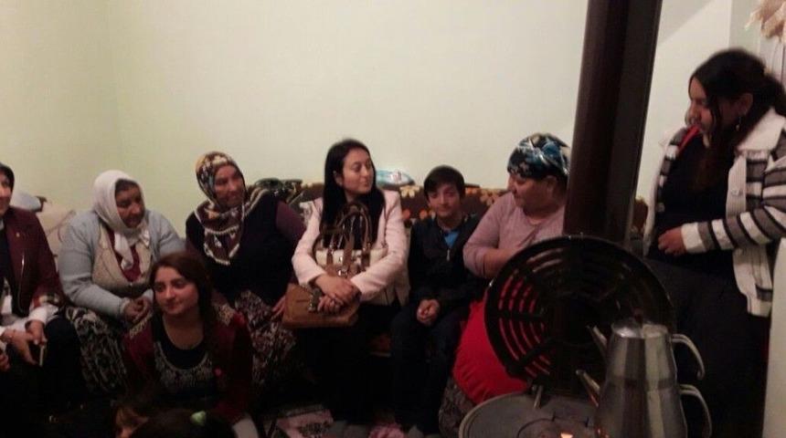 Ak Parti Kadın Kolları Y&ouml;neticileri Roman Vatandaşlarla Buluştu