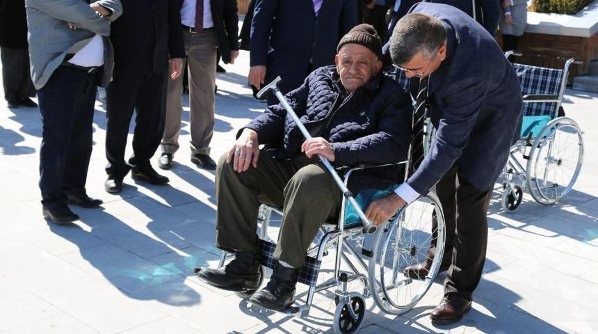 Niğde Belediyesi Engelli Vatandaşın Y&uuml;z&uuml;n&uuml; G&uuml;ld&uuml;rmeye Devam Ediyor