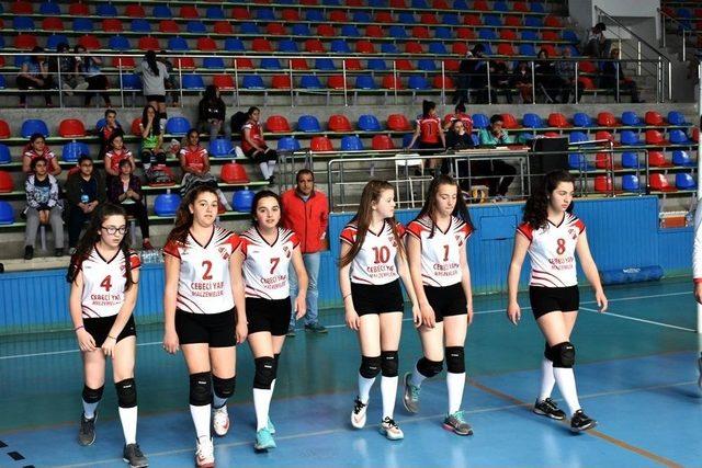 Tosyaspor Voleybol Takımı, Yarı Finale Yükseldi