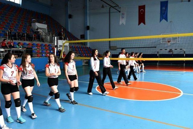 Tosyaspor Voleybol Takımı, Yarı Finale Yükseldi