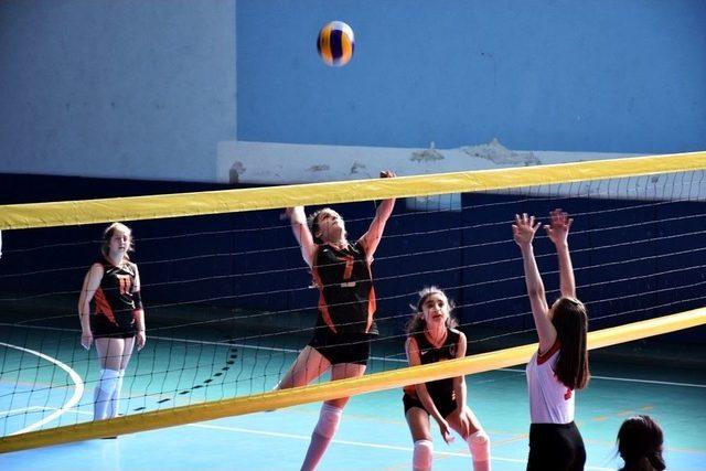 Tosyaspor Voleybol Takımı, Yarı Finale Yükseldi