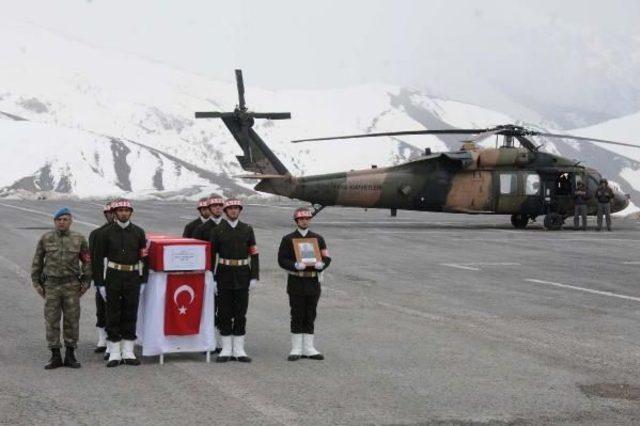 Yaralı Asker, Hakkari'de Şehit Oldu(2)