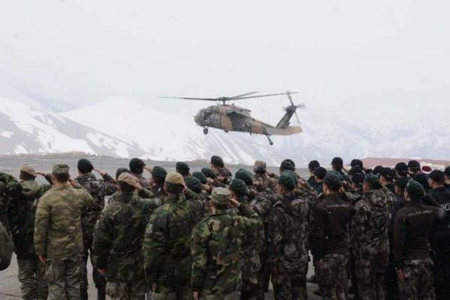 Yaralı Asker, Hakkari'de Şehit Oldu(2)