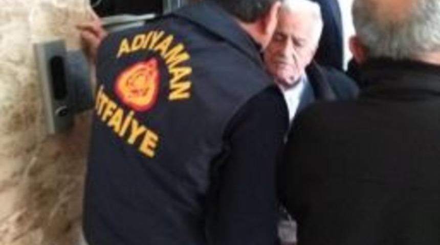 Asans&ouml;rde Mahsur Kalan Adam Kurtarıldı