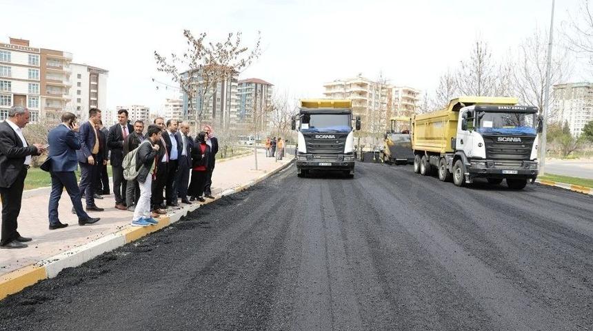 Başkan &Ccedil;ift&ccedil;i Halk Oylaması İ&ccedil;in Esnafı Ziyaret Ediyor