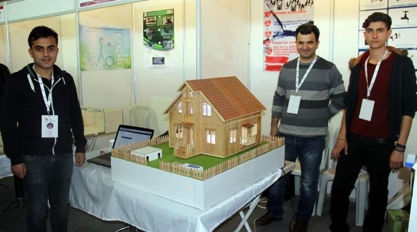 Liseli &Ouml;ğrencilerden Depremde Zaman Ve Can Kaybını En Aza İndiren Buluş