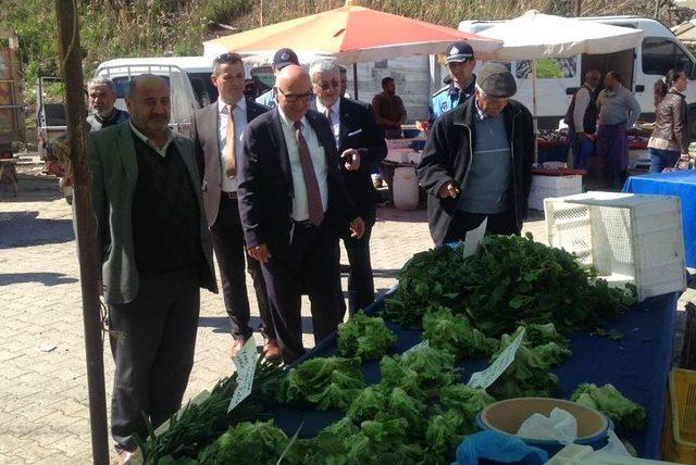 Başkan Eşkinat Pazar Esnafını Tezgahları Başında Ziyaret Etti