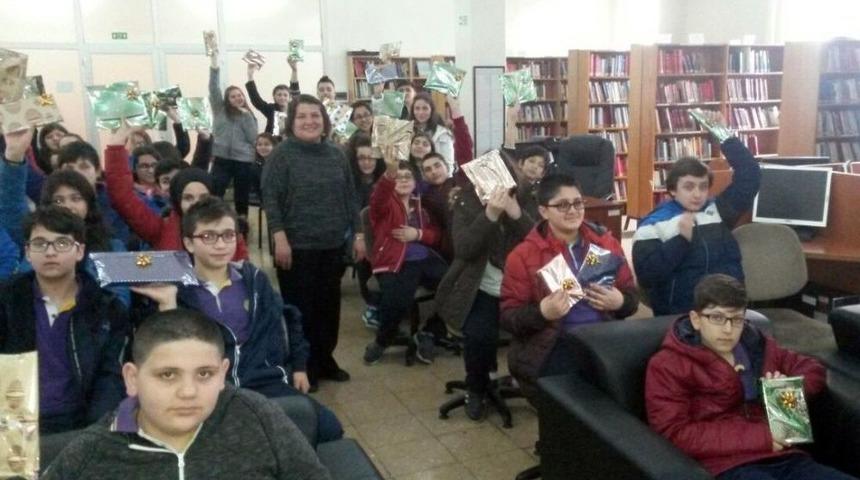 40 &Ouml;ğrenci 40 Kitabı K&uuml;t&uuml;phaneye Bağışladı
