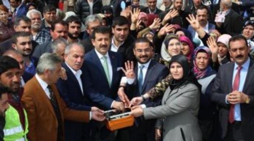 Başkan Ekinci Muhtar Evi Ve &Ccedil;ok Ama&ccedil;lı Salonun Temelini Attı