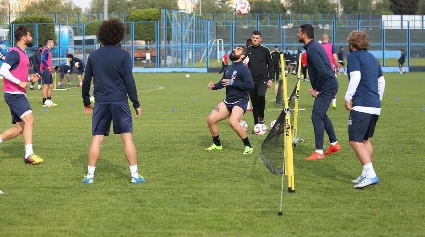 Adana Demirspor&rsquo;da &Uuml;mraniyespor Ma&ccedil;ı Hazırlıkları S&uuml;r&uuml;yor