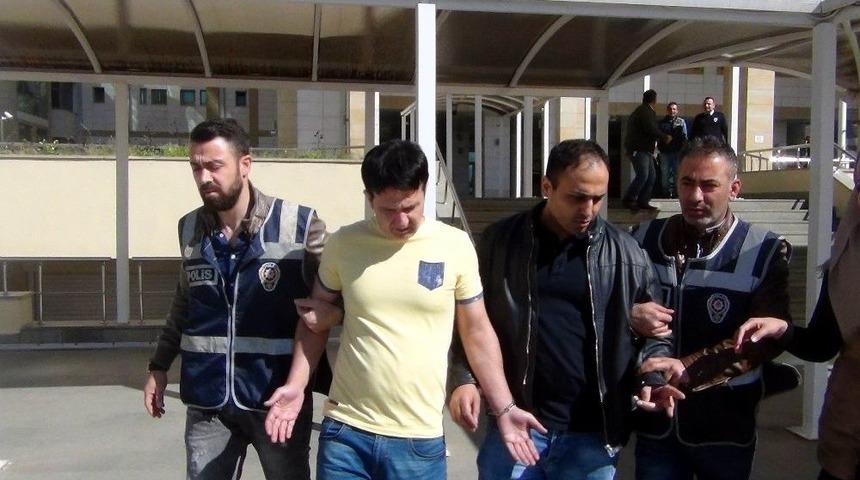 Antalya&rsquo;da Turistlere Kendilerini Polis Olarak Tanıtan 2 İranlı Yankesici Tutuklandı