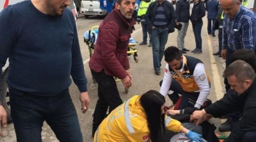 Halk Otob&uuml;s&uuml;n&uuml;n &Ccedil;arptığı Vatandaş Ağır Yaralandı