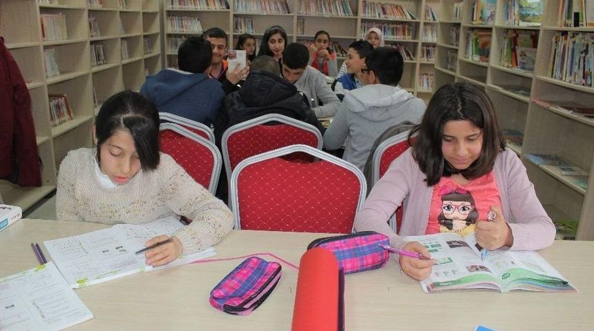 Elazığ&rsquo;da Kitap Okuma Etkinliği