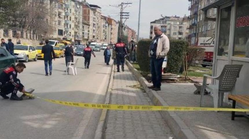 Elazığ'da Taksicilerin Bı&ccedil;aklı, Silahlı Kavgası: 2 Yaralı