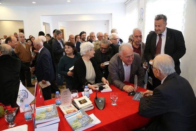 Türk Tiyatrosunda Aydınlı Bir Yazar; Dr. Hidayet Sayın