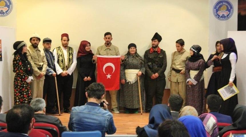 Yıldızeli Kyk&rsquo;da &Ccedil;anakkale Şehitleri Tiyatroyla Anıldı