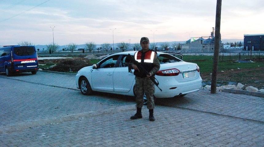 &Ouml;fkeli Damat Kurşun Yağdırdı: 4 Yaralı