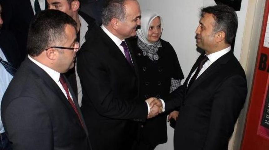 Bakan &Ouml;zl&uuml;'den Chp'ye Ziyaret