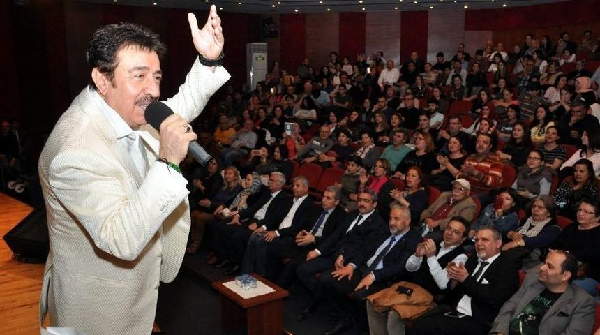 Ahmet Sel&ccedil;uk İlkan G&ouml;n&uuml;lleri Fethetti