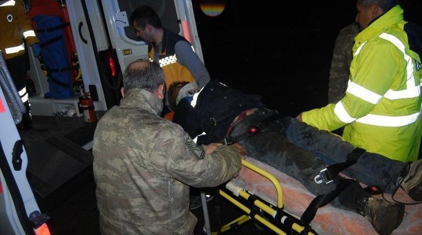 Yaralanan Motosikletliye Askerden Yardım Eli