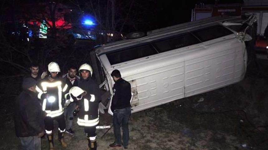 İş&ccedil;i Servisi Şarampole U&ccedil;tu: 11 Yaralı