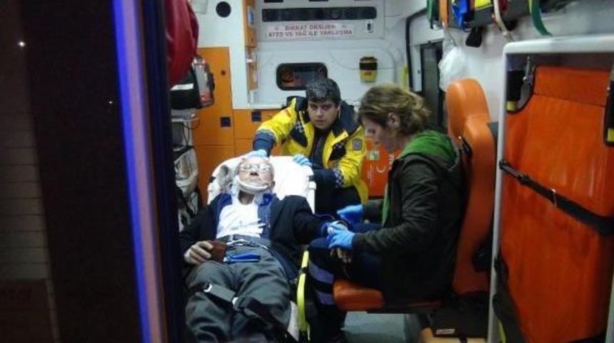 Otomobilin &Ccedil;arptığı Adam Yaralandı