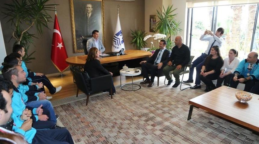 İl Şampiyonu &Ouml;zel Sporcular Mutluluklarını Başkan İle Paylaştı