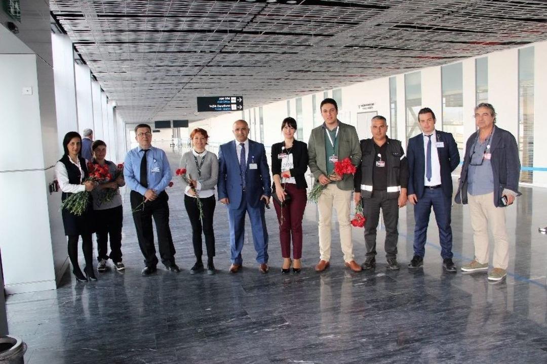 İngilizler Bodrum&rsquo;da Karanfillerle Karşılandı