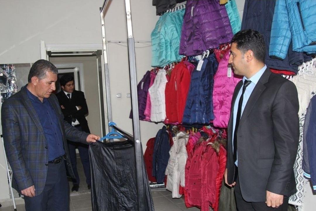 İhtiya&ccedil; Sahipleri &lsquo;sosyal Market&rsquo;ten Giydiriliyor