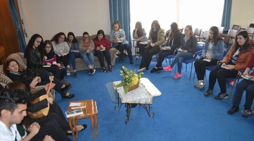 Kitap Okumayı Seven &Ouml;ğrenciler Bir Araya Geldi