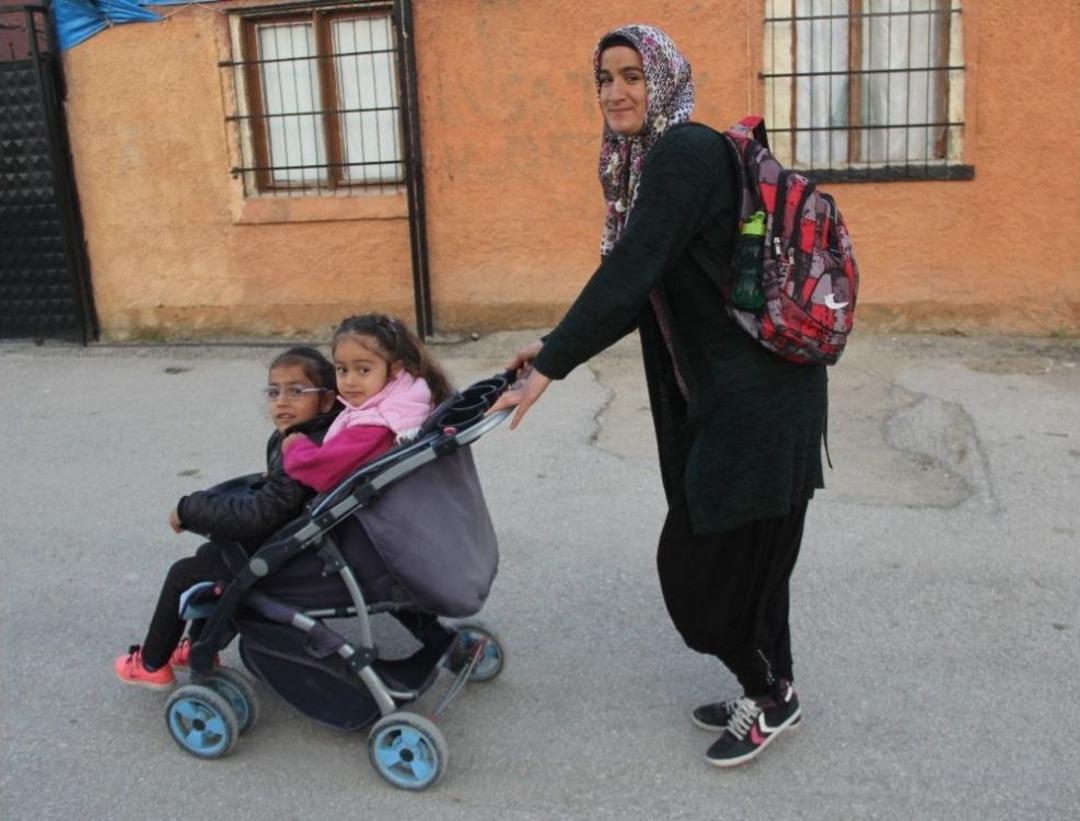 (&ouml;zel Haber) Engelli Kızıyla Birlikte Okuma-yazma &Ouml;ğrendi