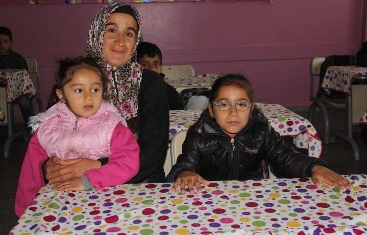 (özel Haber) Engelli Kızıyla Birlikte Okuma-yazma Öğrendi G3