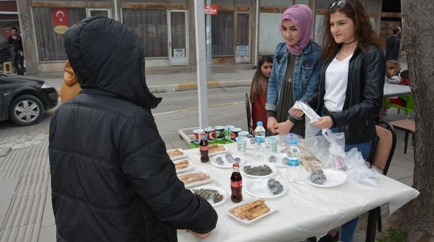 Uşak &Uuml;lk&uuml; Ocaklarından &Uuml;niversite &Ouml;ğrencileri İ&ccedil;in Yardım Kermesi
