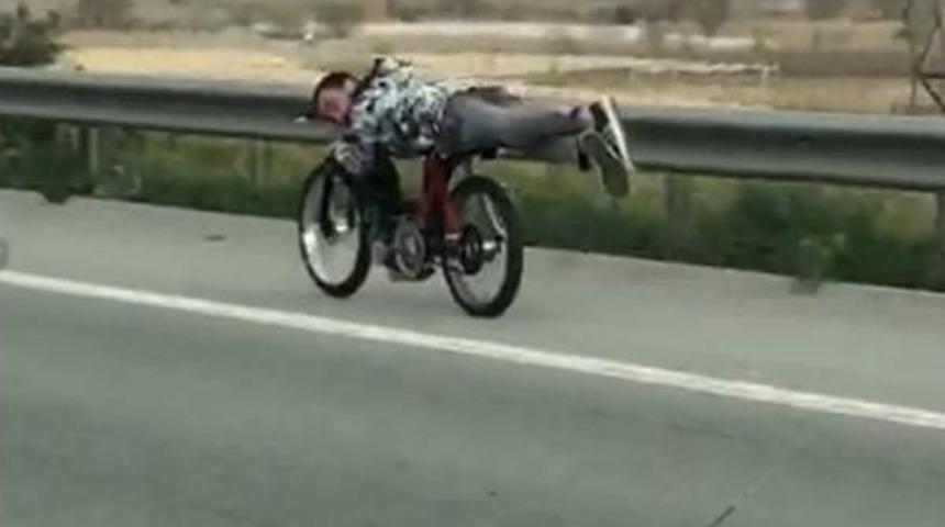 Motosiklet S&uuml;r&uuml;c&uuml;s&uuml;nden Tehlikeli Hareketler