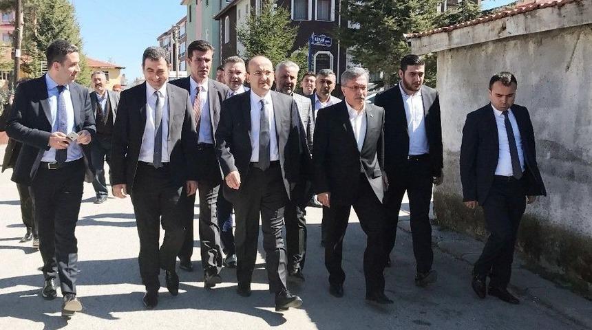 Akdoğan Ve &Ccedil;etin Referandum İ&ccedil;in Destek İstedi