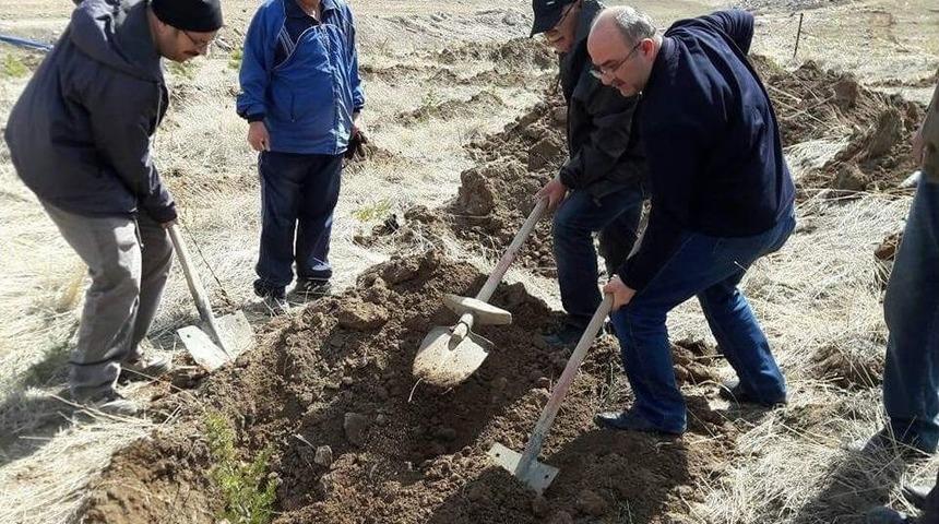 Bünyan Dostları 250 Fidanı Toprakla Buluşturdu