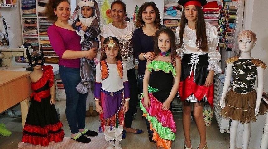 &Ccedil;ocuklar İ&ccedil;in Evini Podyuma D&ouml;n&uuml;şt&uuml;rd&uuml;