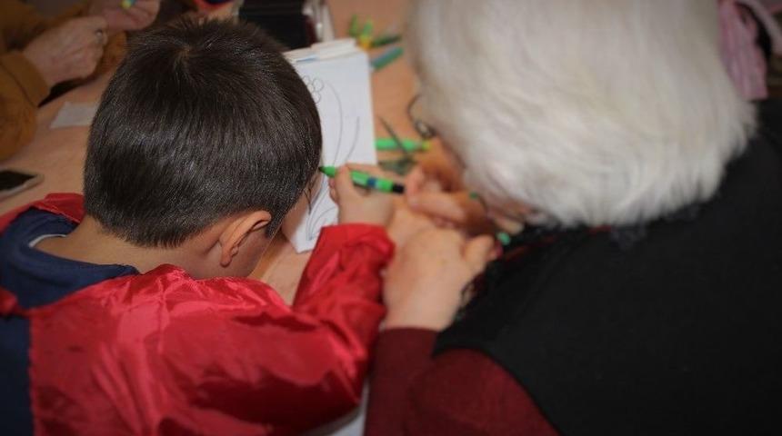 "minik Eller, Huzurlu Kalpler&rdquo;