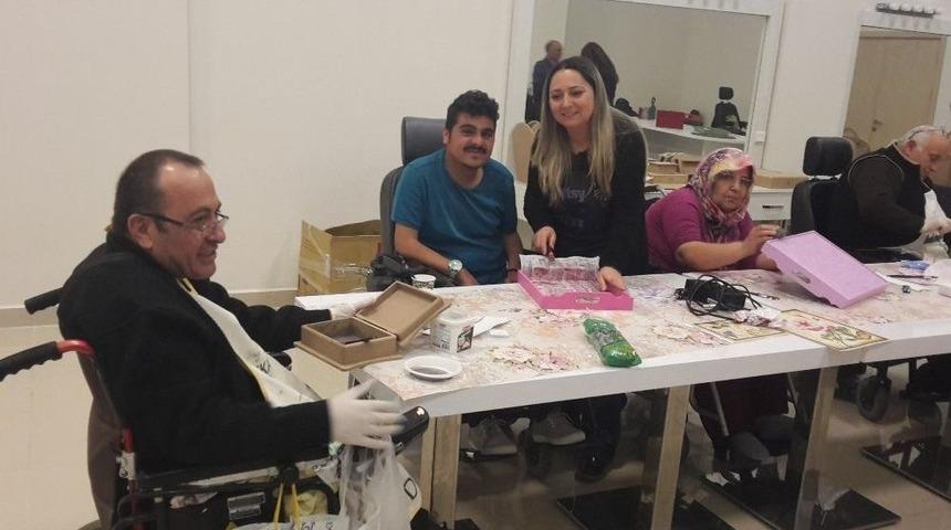 Halk Eğitim Engelleri Kaldırıyor